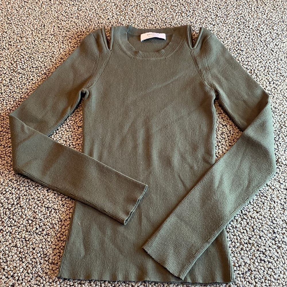 Bailey/44 Olive Green Ribbed Long Sleeved Shirt Size Small w/ Zipper Shoulder